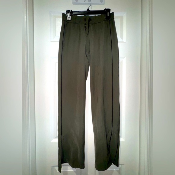 Lululemon On the Right olive Track Pant. Size 4.  VGUC - Picture 3 of 13